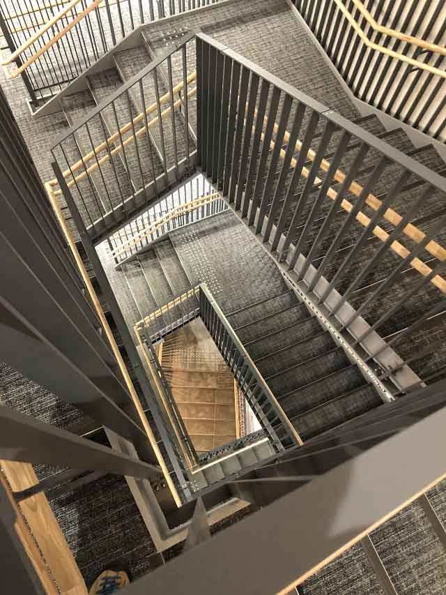 深谷市新庁舎階段手摺St亜鉛メッキリン酸処理